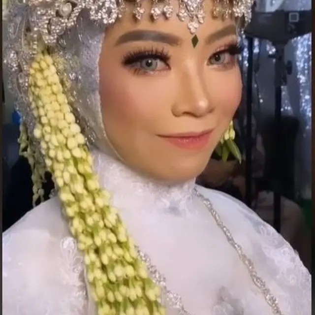 Riasan MUA Bikin Jerawat Pengantin Wanita Tak Terlihat Saat Pernikahan