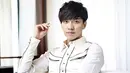 Tak hanya pandai akting dan menyanyi, Lee Seung Gi juga pandai membuat orang tertawa lewat guyonannya. (Foto: Allkpop.com)