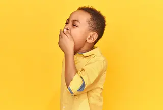 Ilustrasi anak menguap dan mengantuk. (Foto: Freepik/karlyuka)