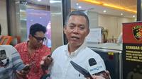 Mantan Ketua DPRD DKI Jakarta Prasetyo Edi Marsudi memenuhi panggilan penyidik Kortastipikor Mabes Polri, Senin (17/2/2025). (Merdekacom/ Rahmat Baihaqi)