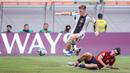 <p>Pemain Timnas Jerman U-17, Finn Jeltsch (atas), berebut bola dengan pemain Spanyol U-17,&nbsp;Marc Guiu saat pertandingan perempat final Piala Dunia U-17 2023 yang berlangsung di Jakarta International Stadium, Jumat (24/11/2023). (Bola.com/Bagaskara Lazuardi)</p>
