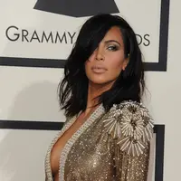 Penampilan Kim Kardashian di video clip terbaru Fergie yang berjudul, MILF$ menuai kritikan besar dari netizen. (AFP/Bintang.com)