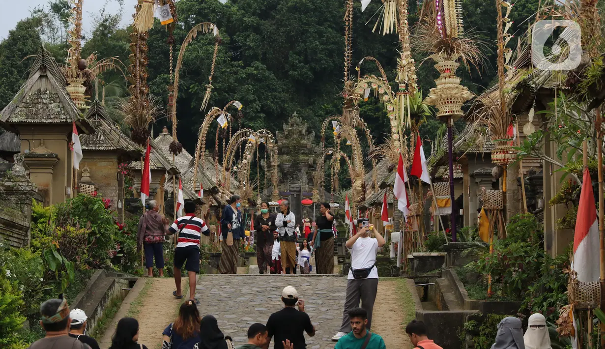 Selain keramahan penduduknya, Penglipuran juga dinobatkan sebagai desa terbersih di dunia, Rabu (16/8/2023). (Liputan6.com/Helmi Fithriansyah)