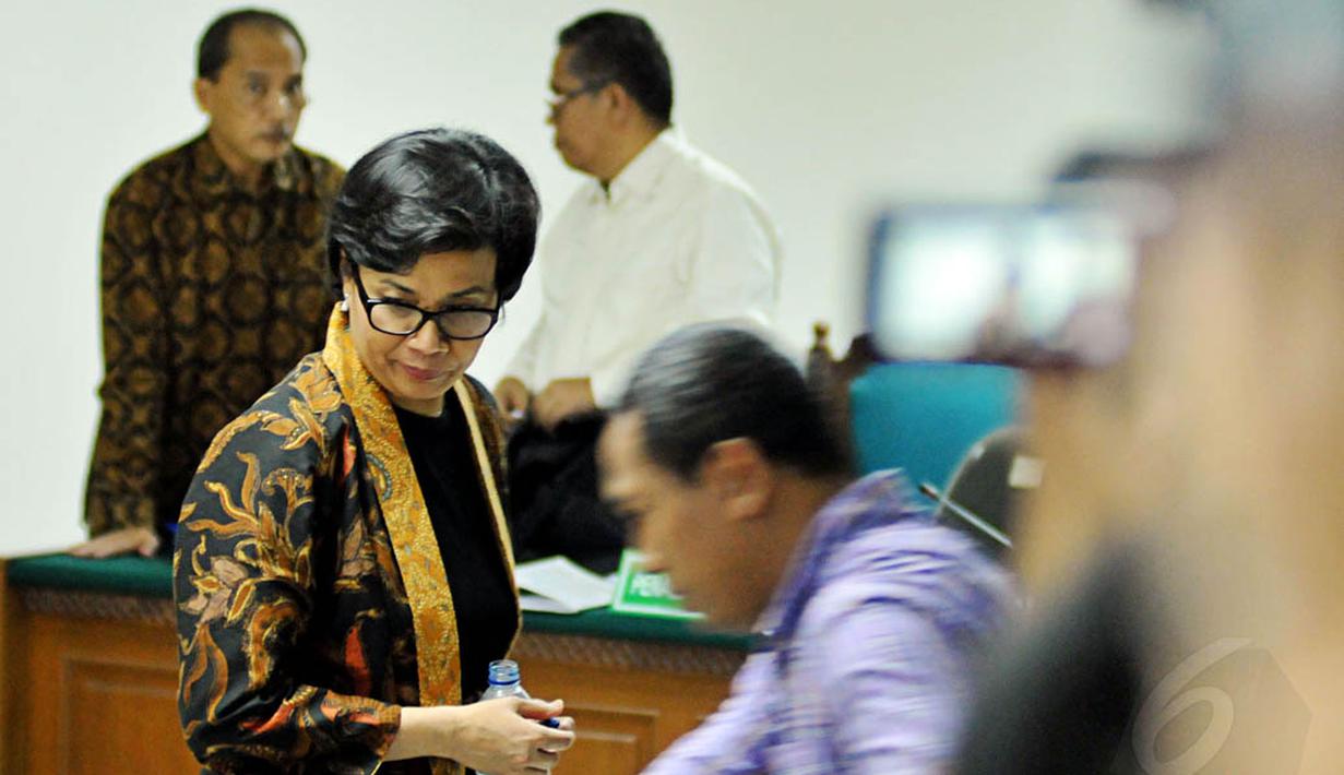 Dalam persidangan, mantan Ketua SKKK, Sri Mulyani berkali-kali menyarankan Jaksa KPK untuk bertanya lebih jauh kepada para ahli, Jumat (2/5/14). (Liputan6.com/Johan Tallo)