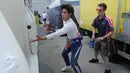 Pebalap Indonesia, Presley Martono, pemanasan sebelum balapan pertama seri kelima Formula Renault 2.0 Eurocup Hungaria di Sirkuit Hungaroring, Sabtu (1/7/2017). Start dari posisi ke-21, Presley finis di peringkat ke-17. (Bola.com/Reza Khomaini)