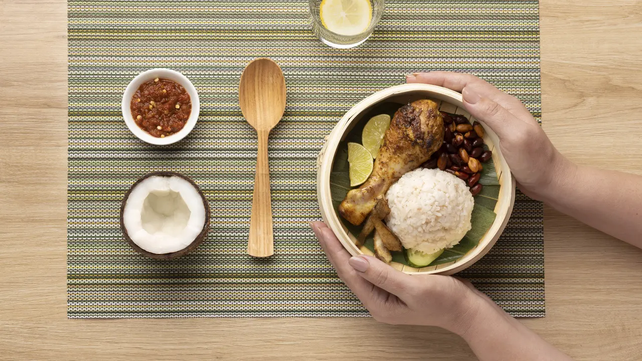 Ilustrasi makanan nasi dna ayam/freepik.com/EyeEm