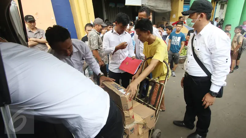 20160907 Petugas Gabungan Sita Obat Kadaluwarsa di Pasar Pramuka