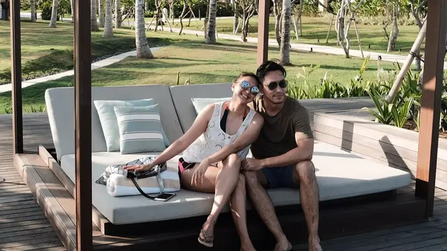 6 Momen Liburan Darius Sinathrya bersama Donna Agnesia di Bali, Romantis Banget