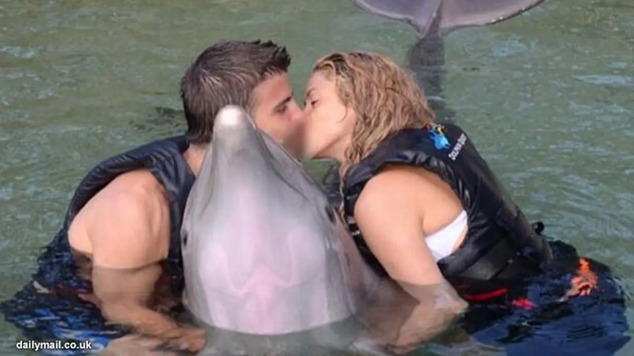 pique-shakira-ciuman-130731b.jpg