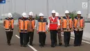 Presiden Joko Widodo (Jokowi) didampingi Menteri BUMN Rini Soemarno dan Gubernur DKI Jakarta, Anies Baswedan meninjau akses jalan Tol Bekasi-Cawang-Kampung Melayu (Becakayu) seusai peresmian di Jakarta, Jumat (3/11). (Liputan6.com/Angga Yuniar)