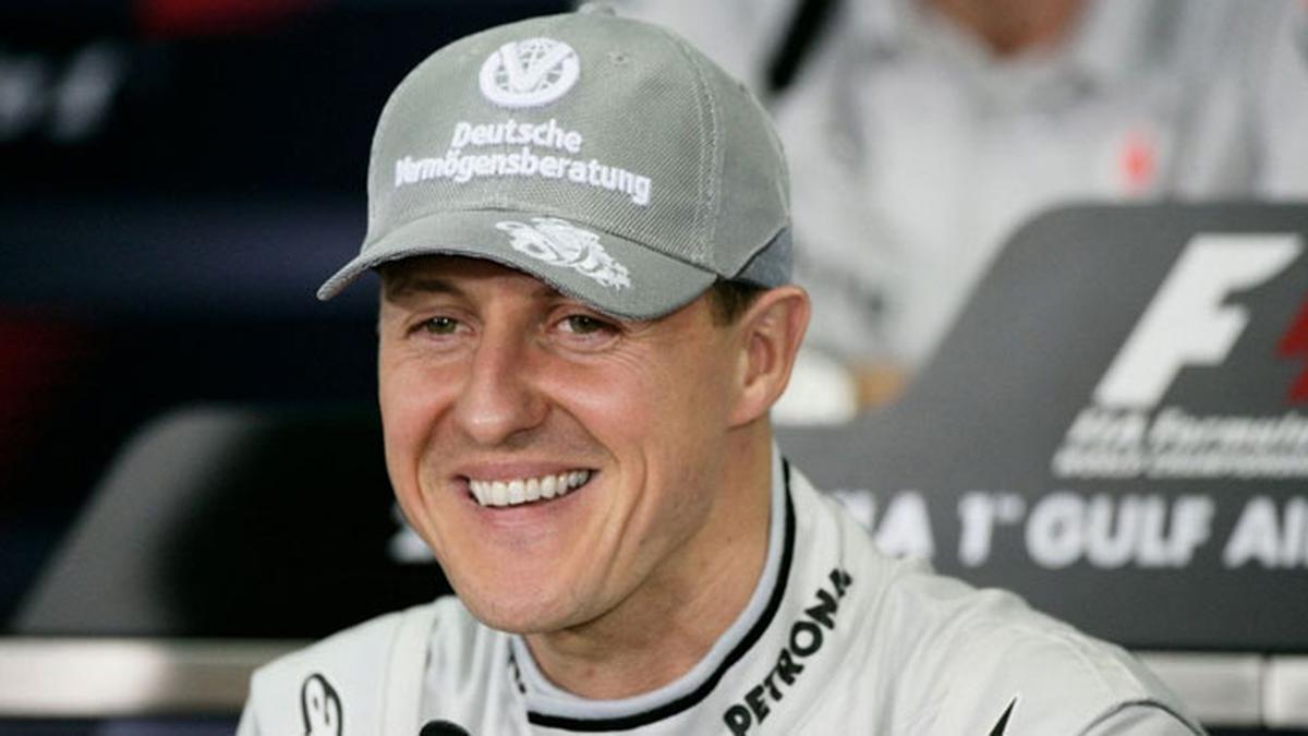 Michael Schumacher Pulih dari Pneumonia Tapi Masih Koma - Health