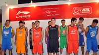 Menurut para pemain NBL Indonesia jersey buatan Oscar bagus dan enak dipakai. Mereka mengaku lebih percaya diri, Jakarta, Senin (15/9/2014) (Liputan6.com/Miftahul Hayat)
