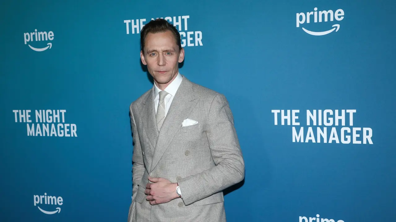 Tom Hiddleston di Milan Fashion Week 2026