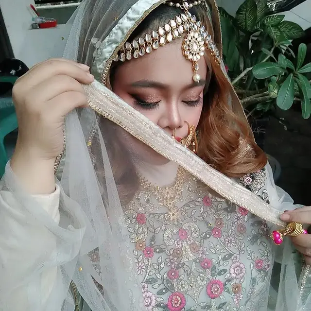 6 Potret Kekeyi saat Pakai Baju Khas India, Curi Perhatian