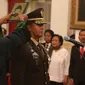 Letjen Andika Perkasa mengucapkan sumpah jabatan sebagai Kepala Staf TNI Angkatan Darat (KSAD) saat pelantikan di Istana Kepresidenan, Jakarta, Kamis (22/11). Andika menggantikan Jenderal TNI Mulyono yang akan pensiun. (Liputan6.com/Angga Yuniar)