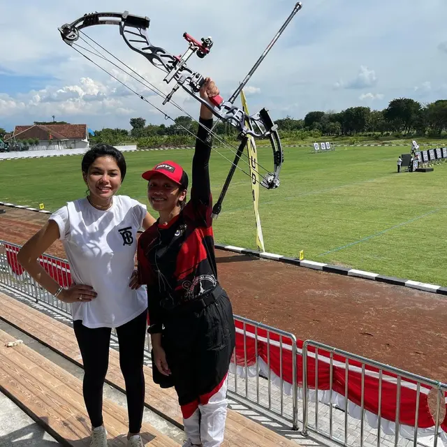 7 Potret Kebersamaan Nikita Mirzani dan Lolly, Bangga dengan Prestasi Anak