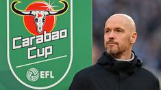 Manchester United, Erik ten Hag saat laga final Carabao Cup 2022/2023 antara Manchester United melawan Newcastle di Wembley Stadium, London, Senin (27/02/2023) WIB. MU berhasil menang dengan skor 2-0 pada laga tersebut. Erik ten Hag menjadi pelatih yang sukses membuat klub berjuluk Setan Merah tersebut mengakhiri puasa gelar selama 6 tahun. (AFP/Glyn Kirk)