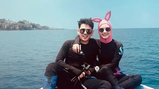 Sering Dikira Pacar, Ini 6 Potret Kompak Dinda Hauw dan Kakaknya
