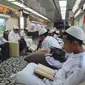 Sejumlah santri khataman Alquran di kereta Bandung menuju Surabaya. (Istimewa)