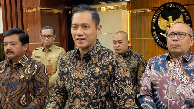 Menteri ATR/BPN Agus Harimurti Yudhoyono usai menghadiri rapat koordinasi dengan Menko Polhukam Hadi Tjahjanto hari ini, Selasa (23/7/2024).