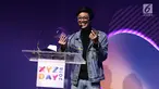 Ekspresi konten kreator Aulion saat memberi sambutan usai meraih penghargaan best creator for art dalam acara XYZ Day 2018 di The Hall Senayan City, Jakarta, Rabu (25/4). (Liputan6.com/Herman Zakharia)