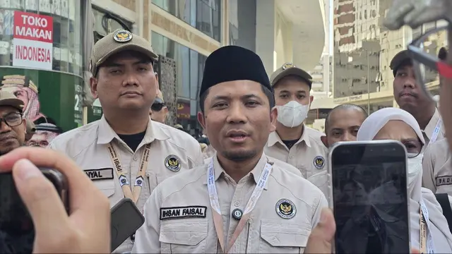 Kadaker Makkah Ihsan Faisal,saat melepas keberangkatan perdana jemaah haji gelombang II (JKG-18) dari Sektor 7 Makkah ke Madinah, Minggu 7 Juni 2026.