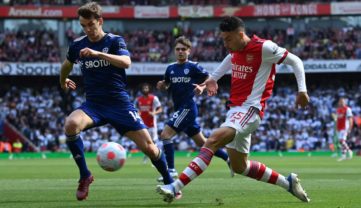 Gabriel Martinelli memang sejak awal akan diprediksi menjadi pemain top. Namun, hal itu sering terganjal dengan cederanya. Baru pada era Arteta sang winger mampu tampil konsisten dan jarang mengalami cedera. Martinelli tercatat telah memainkan 10 laga di Liga Inggris dengan mencetak empat gol dan dua assist. (AFP/Glyn Kirk)