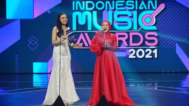 Lyodra bersama Lesti di Indonesian Music Awards 2021