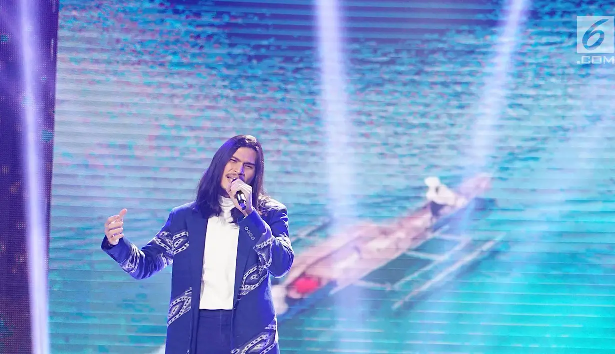 Penampilan penyanyi Virzha dalam ajang Liputan6 Awards 2019 di Jakarta, Sabtu (25/5/2019). Liputan6 Awards 2019 bertajuk “Untukmu Indonesia tersebut merupakan program bakti kepada Indonesia sebagai bentuk kontribusi untuk bangsa terkait perdamaian. (Liputan6.com/Immanuel Antonius)