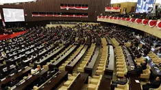 Suasana Sidang Paripurna DPR di Kompleks Parlemen, Senayan, Jakarta, Jumat (16/8/2019). Sejumlah bangku terlihat kosong dalam sidang yang beragendakan pidato Presiden Joko Widodo atau Jokowi dan Ketua DPR Bambang Soesatyo tersebut. (Liputan6.com/JohanTallo)