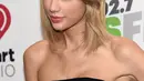 Dalam tulisannya itu juga menyebutkan bahwa saat ini terjadi beberapa perubahan pada diri Taylor. Dimulai dari porsi makan Taylor yang menjadi dua kali lipat lebih banyak dan sikap emosional Taylor. (AFP/Bintang.com)