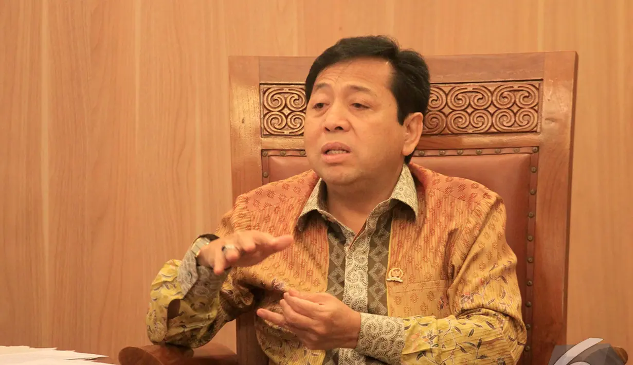 Ketua DPR RI Setya Novanto memberikan arahan kepada DPRD NTT di Ruang Tamu Ketua DPR RI, Gedung DPR, Senayan, Jakarta, Jumat (19/12/2014). (Liputan6.com/Andrian M Tunay)