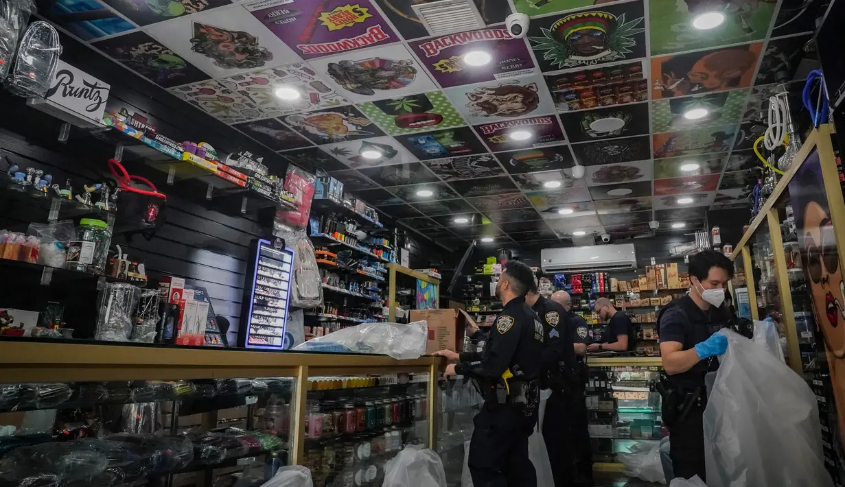 Masyarakat di seluruh AS menghadapi masalah baru terkait vaping. (AP Photo/Bebeto Matthews)