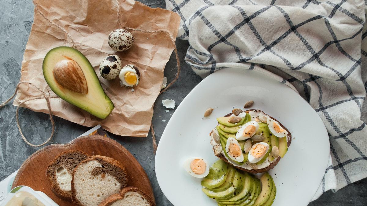 Ide Menu Sarapan Sehat Mengenyangkan untuk Energi Optimal Seharian