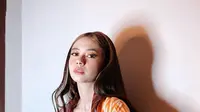 Pesona Yuki Kato Dalam Busana Kain Nusantara. (Sumber: Instagram/yukikt)