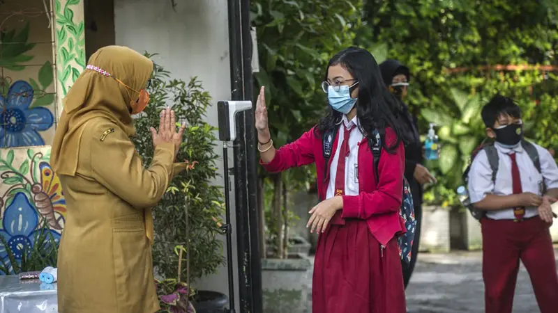 FOTO: Pemberlakuan Pembelajaran Tatap Muka di Surabaya