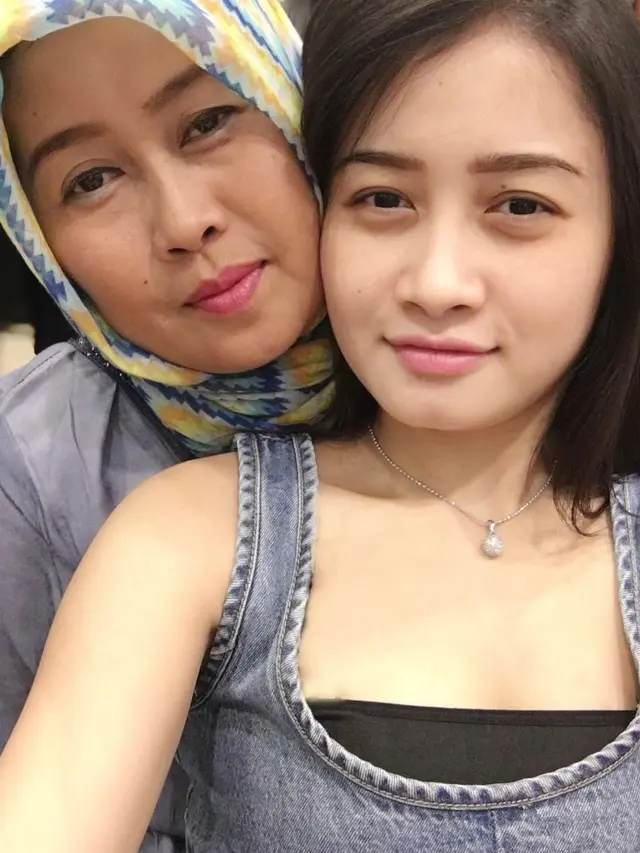 Parasnya Mirip, Ini 6 Potret Kebersamaan Lyia Amelia dengan Ibunya