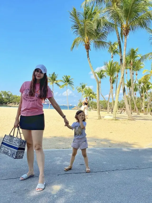 Tampilan Aura Kasih Hangout Bareng Sang Putri (Instagram/aurakasih)