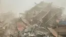 Jumlah tersebut kemungkinan besar bertambah, mengingat gempa menyebabkan kerusakan infrastruktur yang sangat parah. (Foto: AFP)