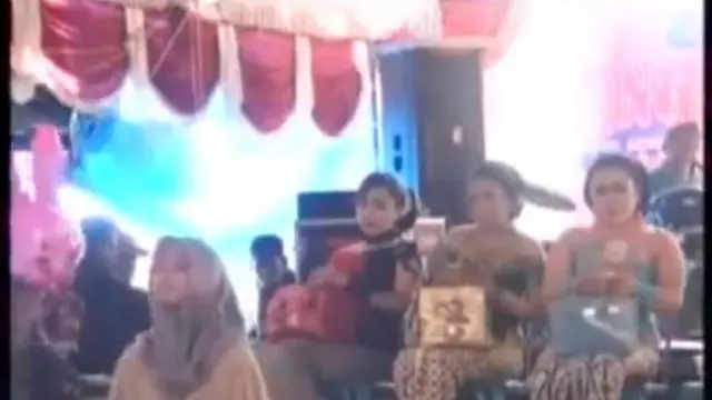 [Bintang]4 Tahun Pacaran, Cewek Ini Cuma Bisa Nyanyi di Nikahan Mantannya