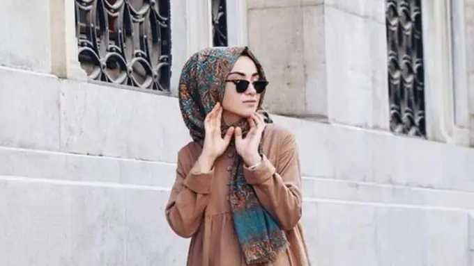Rambut Bau Apek karena Jilbab? Terapkan 5 Tips Berikut Ini!