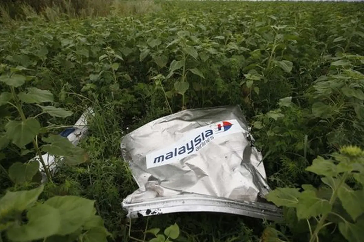 25 Pecahan Logam Petunjuk Tragedi Pesawat MH17