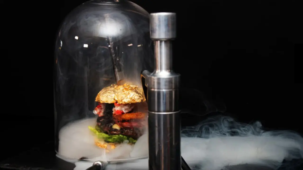 Burger termahal di dunia The Golden Boy. Foto:https://www.de-daltons.com/
