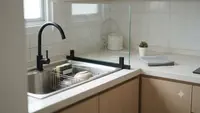 10 Ide Sekat Area Cuci Piring untuk Dapur Kecil, Auto Rapi dan Lega