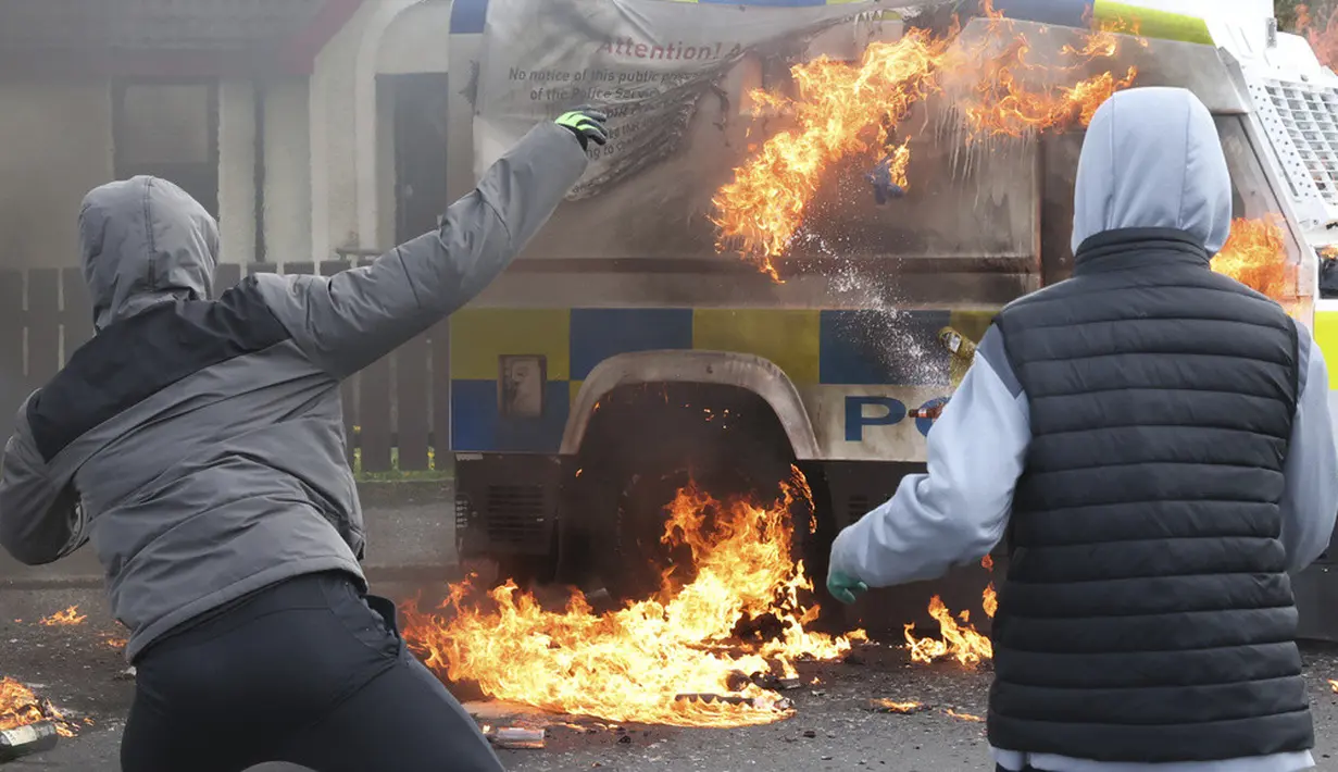 <p>Polisi telah mengerahkan sumber daya untuk mengumpulkan bukti untuk ditinjau sebagai bagian dari penyelidikan terhadap potensi pelanggaran di bawah Undang-Undang Terorisme 2000. (AP Photo/Peter Morrison)</p>