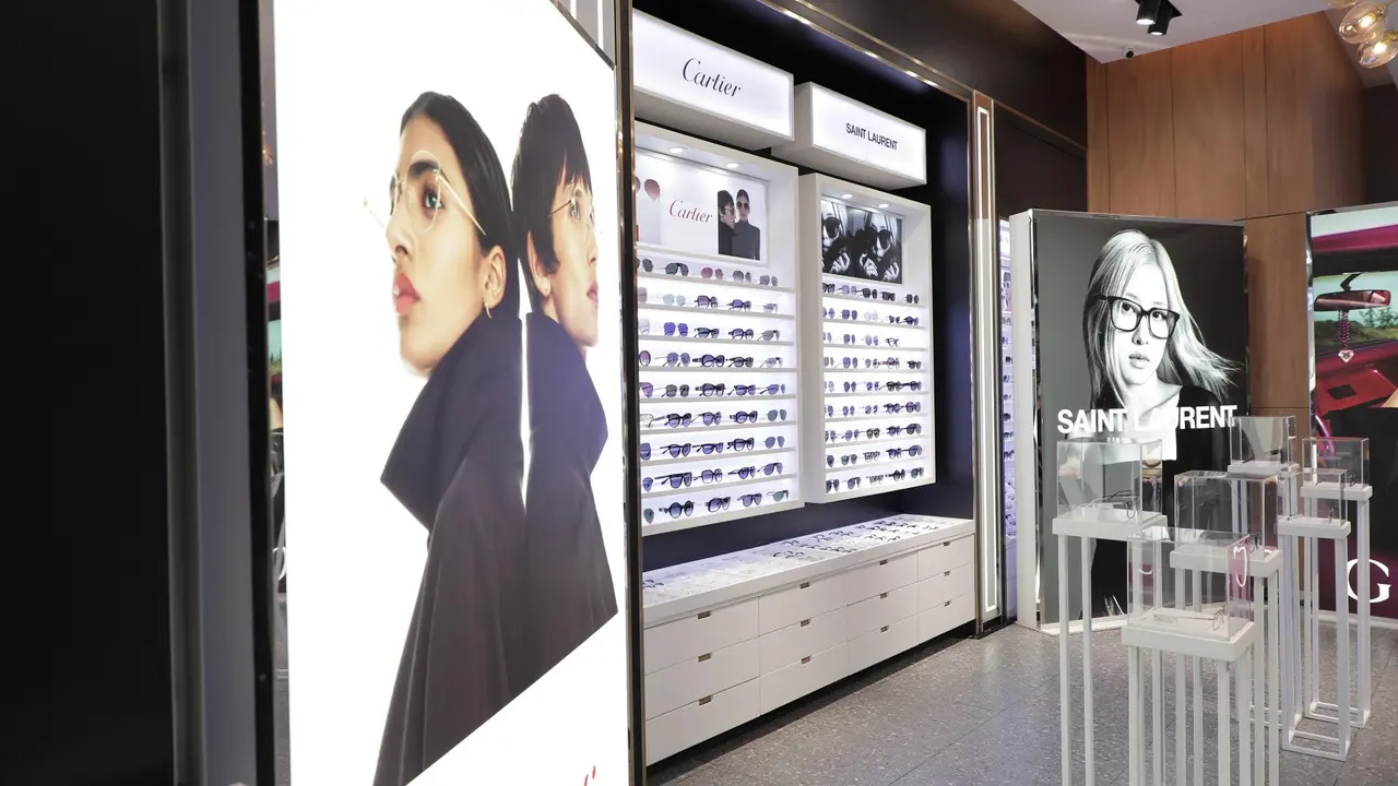Warna-warni Koleksi Kacamata Terbaru Kering Eyewear Fall Winter 2022