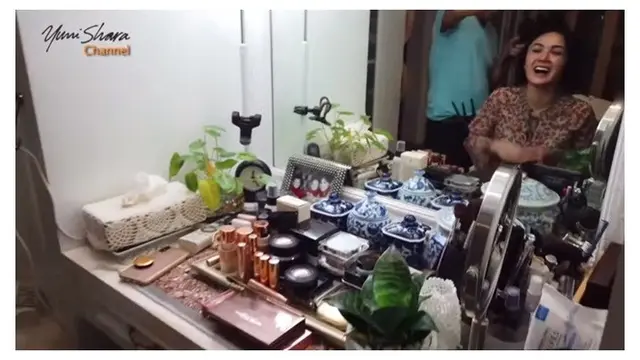 6 Potret Kamar Mandi Mewah Yuni Shara, Penuh Koleksi Guci