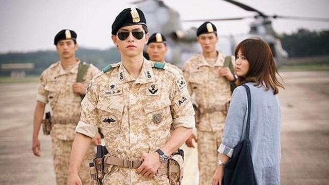 Song Joong Ki Tampan Dengan Seragam Tentara Song Hye Kyo