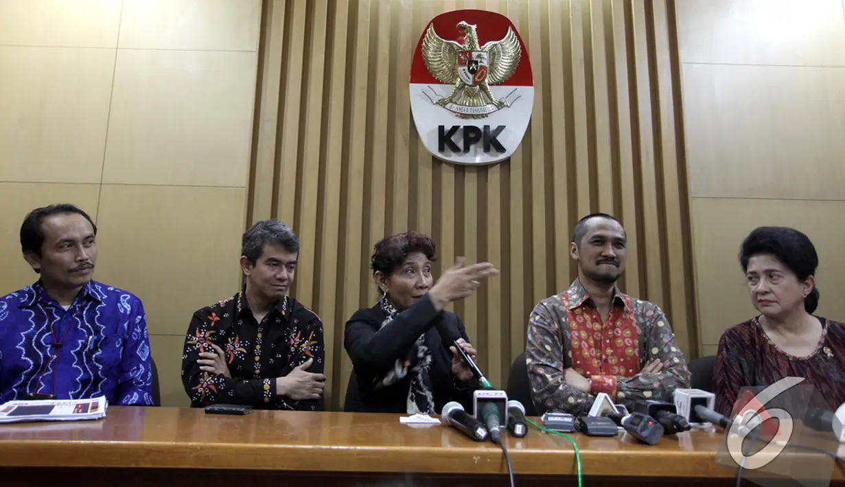 Kiri-kanan : Direktur Penelitian dan Pengembangan KPK Roni Dwi Susanto, Ketua Ombudsman Danang Girindrawardana, Menteri Kelautan dan Perikanan Susi Pujiastuti, Ketua KPK Abraham Samad dan Menkes Nila Djoewita F Moeloek (Liputan6.com/Miftahul Hayat)