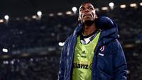 Pemain Juventus, Paul Pogba bersiap melakukan pemanasan sebelum laga lanjutan Liga Italia 2022/2023 melawan Torino yang berlangsung di Allianz Stadium, 28 Februari 2023. (AFP/Marco Bertorello)